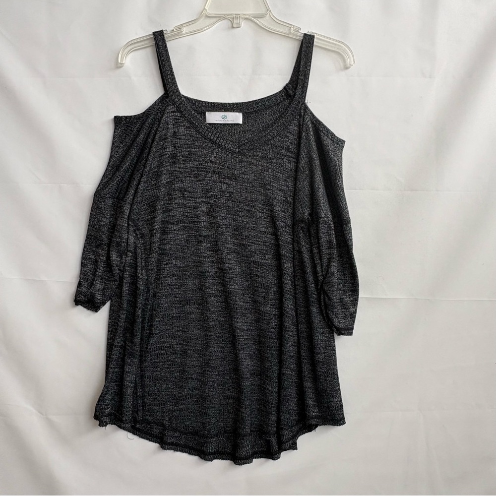 Infinity Raine Dark Gray Cold Shoulder Top. Size M. INV25/241
